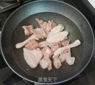 莲藕花生鸡汤的做法步骤：3
