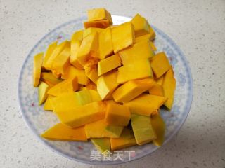 南瓜汤面条的做法步骤：1