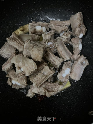 排骨焖年糕的做法步骤：4
