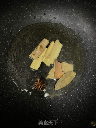 排骨焖年糕的做法步骤：3