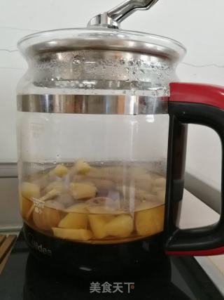 桂圆红枣苹果汤的做法步骤：2