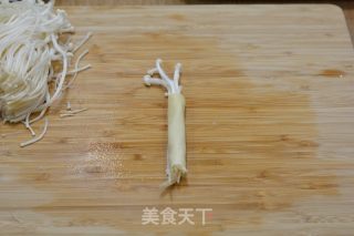 金针菇豆皮卷的做法步骤：5