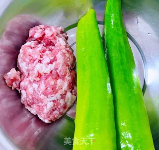 尖椒酿肉的做法步骤：1