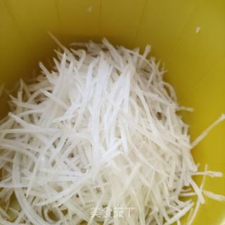 煎蛋白萝卜汤的做法步骤：2