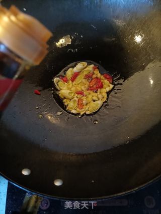 蒜苔白玉菇炒鸡蛋的做法步骤：9