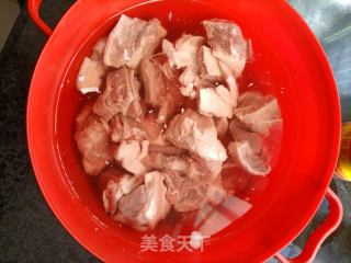 鱼羊汤煲的做法步骤：1