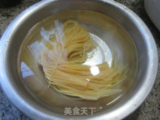 番茄大白菜玉米面条的做法步骤：2
