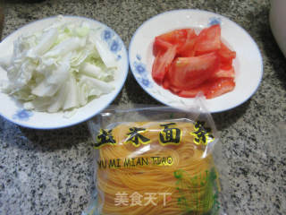 番茄大白菜玉米面条的做法步骤：1