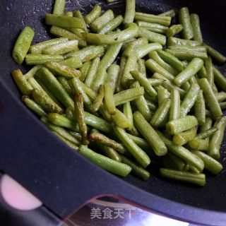 干煸豆角的做法步骤：8