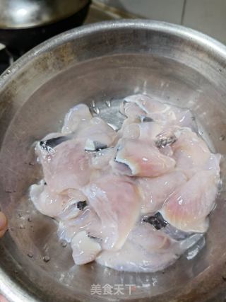 酱汁黑鱼片的做法步骤：2
