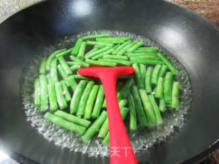 腊肠炒四季豆的做法步骤：3