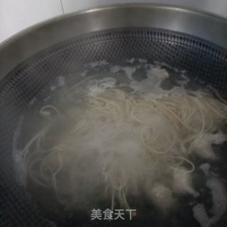 葱香鸡肉丸子面的做法步骤：6