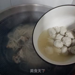 葱香鸡肉丸子面的做法步骤：4