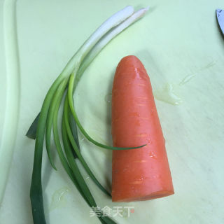 虾仁胡萝卜炒鸡蛋的做法步骤：1