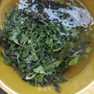 荠菜海肠水饺的做法步骤：1