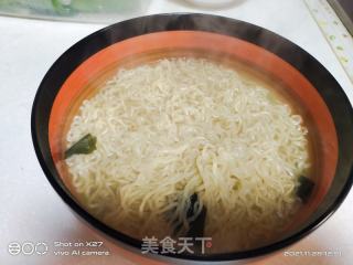 炒牛肉方便面的做法步骤：4