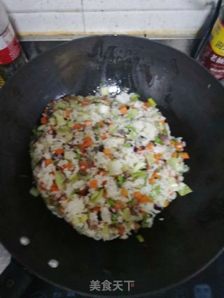 腊肉杂蔬炒饭的做法步骤：6