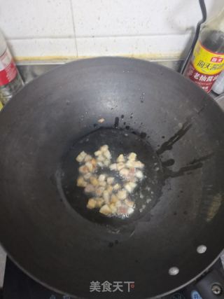 腊肉杂蔬炒饭的做法步骤：2