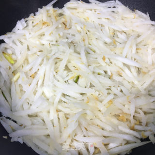 虾皮炒萝卜丝的做法步骤：5