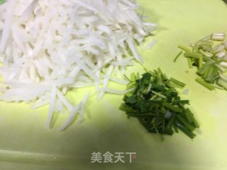虾皮炒萝卜丝的做法步骤：2