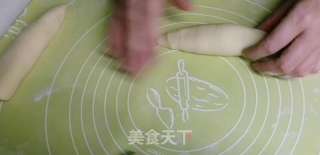 早餐面包奶油卷，用料简单，松软可口的做法步骤：11