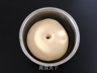 香葱肉松面包卷的做法步骤：3