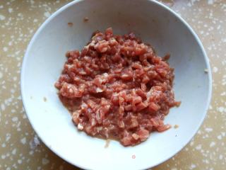 香菇牛肉酱的做法步骤：1