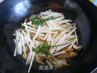 溪鱼烧萝卜丝的做法步骤：6