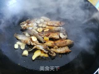 溪鱼烧萝卜丝的做法步骤：5