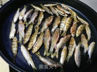 溪鱼烧萝卜丝的做法步骤：2