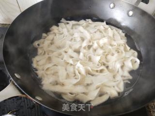 韩式辣酱牛腩刀削面的做法步骤：7