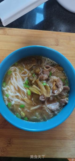 榨菜瘦肉汤面的做法步骤：8