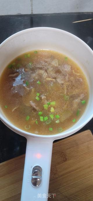 榨菜瘦肉汤面的做法步骤：7