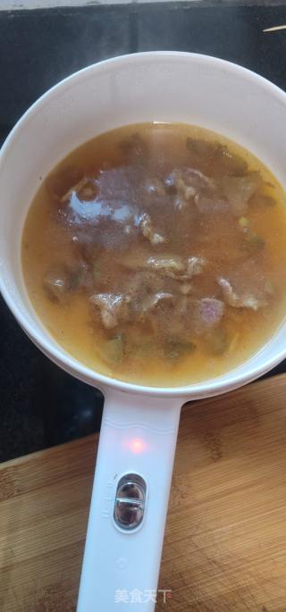 榨菜瘦肉汤面的做法步骤：6