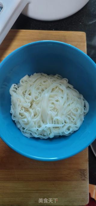 榨菜瘦肉汤面的做法步骤：4