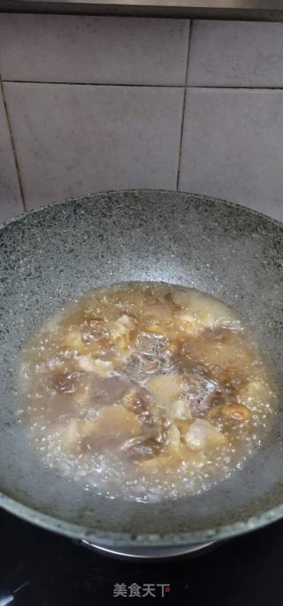 滑子菇肉片汤面的做法步骤：8