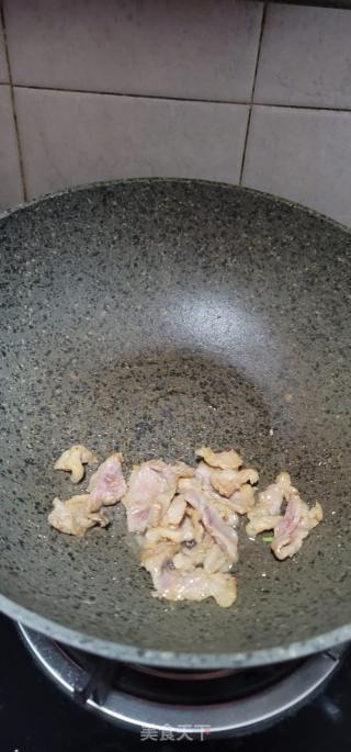 滑子菇肉片汤面的做法步骤：4