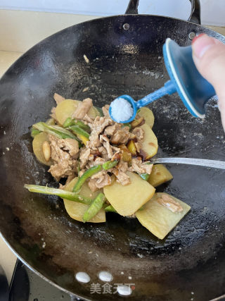 土豆炒肉片的做法步骤：11