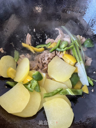 土豆炒肉片的做法步骤：8