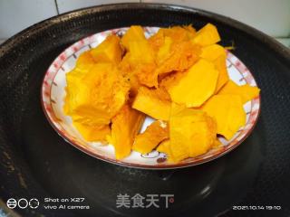 南瓜小面包的做法步骤：1