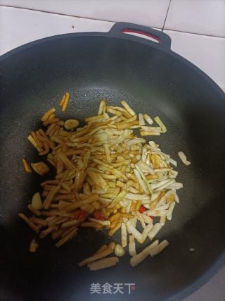 萝卜干炒卤肉的做法步骤：5