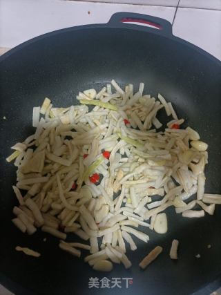 萝卜干炒卤肉的做法步骤：4