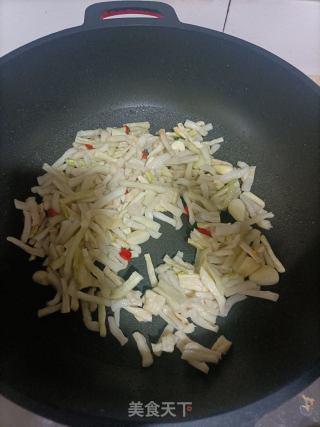 萝卜干炒卤肉的做法步骤：3