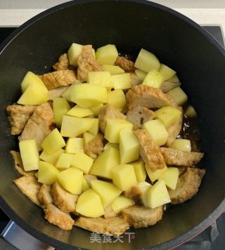 超下饭！广章肉卷焖土豆的做法步骤：5