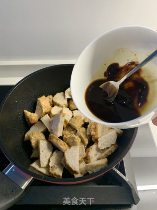 超下饭！广章肉卷焖土豆的做法步骤：3