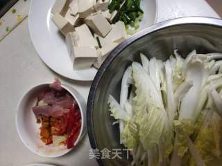 豆腐炒白菜的做法步骤：1