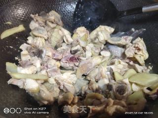 胡萝卜白菜梗炒鸡的做法步骤：5