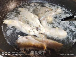 胡萝卜白菜梗炒鸡的做法步骤：2