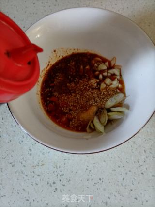 酸汤面的做法步骤：7