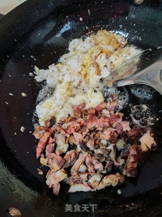 腊肉炒饭的做法步骤：4